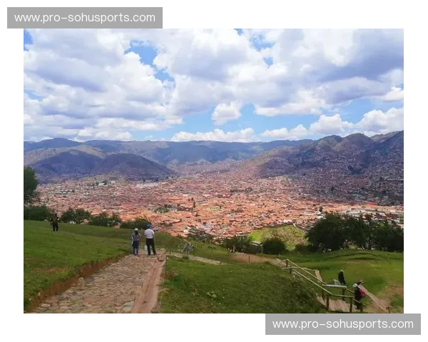 巅峰对决!巴西vs秘鲁直播:桑巴舞步碰撞印加坚韧,谁能主宰南美绿茵? 巅峰对决!巴西vs秘鲁直播:桑巴舞步碰撞印加坚韧,谁能主宰南美绿茵?